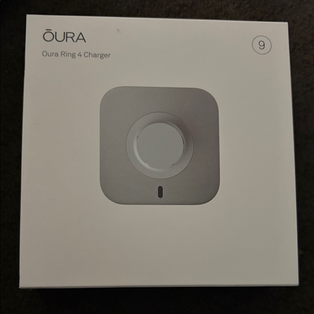 Oura Ring 4 Charger in Silver
